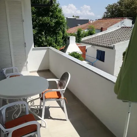 Bujas - Appartement Petrcane