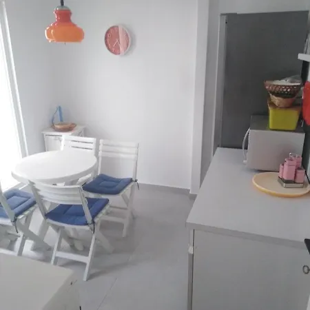 Apartment Holiday Bujas - Apartman